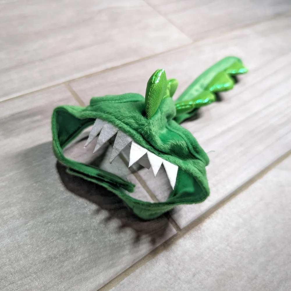 Pet dinosaur costume for cat or small dog
